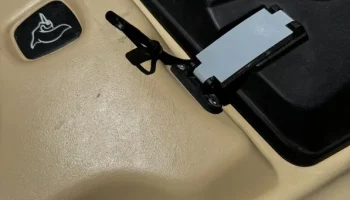 Петля для аккумуляторного ящика Pelican Catch pwr 100