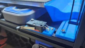 Выключатель света на двери холодильника Voron 2
