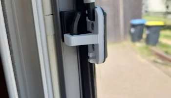 Оконный замок Seitz / Fensterverriegelung Seitz Fenster Оконный замок Seitz / Fensterverriegelung Seitz Fenster