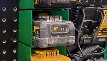 Dewalt / Держатель аккумулятора электроинструмента для п...