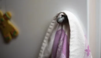 Магнитный полотенцедержатель на холодильник....... 1