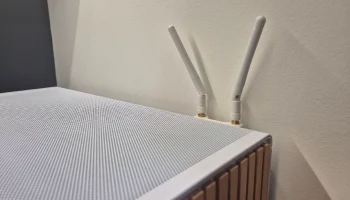 Крепление для антенны Wi-Fi с магнитным основанием...... 2