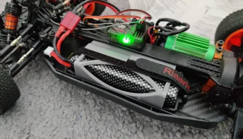 Защита аккумулятора Rlaarlo AM-X12 от выпадения
