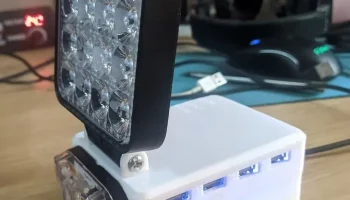 Makita Аккумулятор 5 В USB QC3 Светодиодный прожектор XT... 1