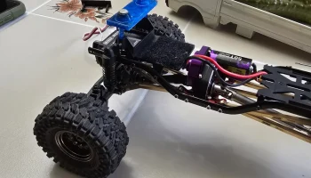 Переднее магнитное крепление SCX24 на корпусе...... 3