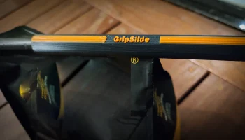 GripSlide - издание с зажимом для сумки 3