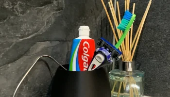 Элегантный держатель для зубных щеток 1