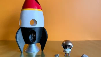 Винтажный игровой домик космического корабля.........