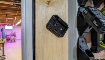 Держатель батареи DeWalt 1