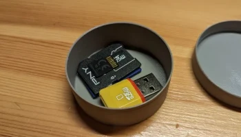 Контейнер для хранения с крышкой - высота 20 мм......... Контейнер для хранения с крышкой - высота 20 мм.........
