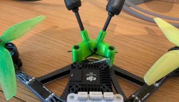 AOS5 DJI O4 Крепление для двойной антенны...