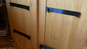 Подвесной держатель крышки для сковородок и кастрюль. 1