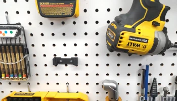 Кронштейн для крепления аккумулятора DeWalt 20 В (малень... 2