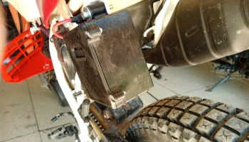 Держатель аккумулятора yamaha tt350 (липо) 1