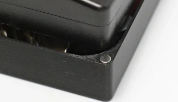 Удлинительный лоток для комплекта iFixit Essentials Kit..... 3