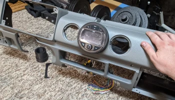 Suzuki Samurai Лицевая панель с отверстием для радиоприе... 3