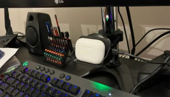 Держатель для беспроводной зарядки Quad Lock для Apple A...