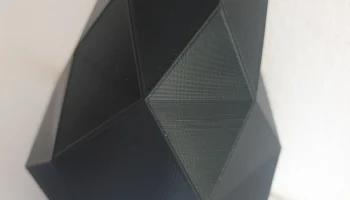 Низкополигональная ваза 3