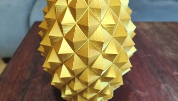Геометрическая золотая ваза с 3D-печатью... 1