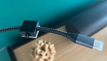 Держатель ТВ-кабеля USB-C/HDMI 6