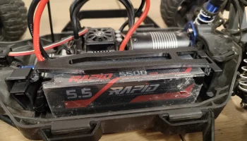Traxxas Slash 4x4 LCG XL с фиксатором аккумулятора Traxxas Slash 4x4 LCG XL с фиксатором аккумулятора