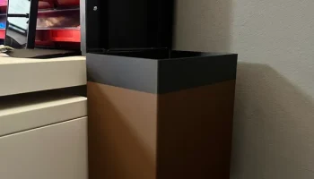 Papelera de escritorio con agarre en C 2