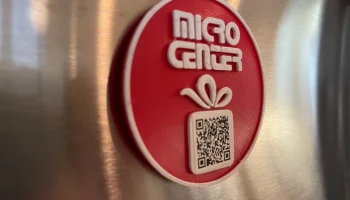 QR-код подарочного магнита Microcenter Present...... 1