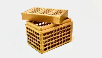 Коробка с шестигранными отверстиями и защелкивающейся кр...
