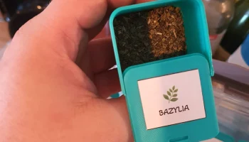 Квадратная баночка для специй со сдвижной крышкой... 1