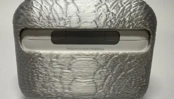 Чехол с текстурой змеиной кожи для AirPods Pro 3 5