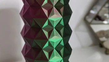 Низкополигональная ваза