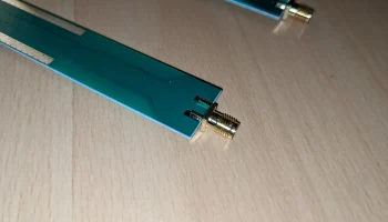 Крепление антенны на печатную плату ADS-B 1090... 1
