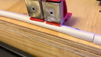 Магнитный держатель для корпуса 3D-принтера...... 4