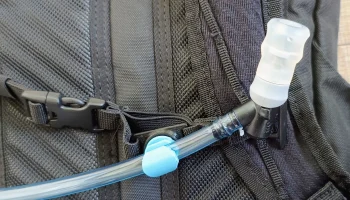 Зажим для трубки Camelbak с магнитом 4