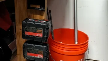 Зажим для крепления аккумулятора Milwaukee M18 6