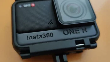 INSTA 360 ONE R просто пустышка с аккумулятором. 1