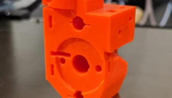 Селектор Prusa MMU2 с магнитом и открытым каналом FINDA в... Селектор Prusa MMU2 с магнитом и открытым каналом FINDA в...