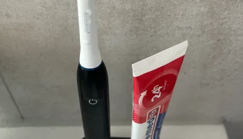 Oral-B Pulsonic 2000 с магнитным основанием......