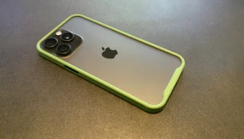 Минималистичный чехол для iPhone 15 Pro Max Минималистичный чехол для iPhone 15 Pro Max