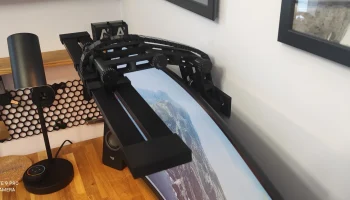 Полностью регулируемая световая панель монитора с RGB
