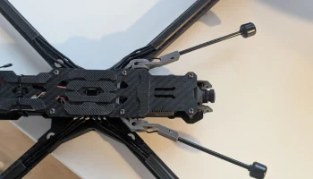 Axisflying Manta 10" - крепление для антенны VTX............