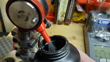 Сливная вставка для мерника порошка Hornady...... 1