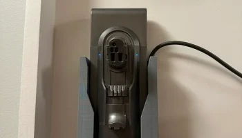 Настенное крепление и зарядное устройство для аккумулято...