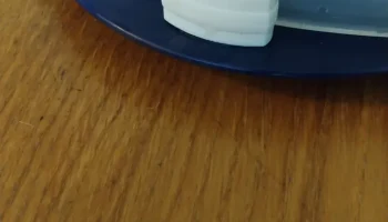 Замок для круглого устройства для тортов Tupperware. 1