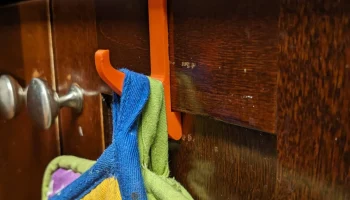 Крючок для полотенец кухонного шкафа