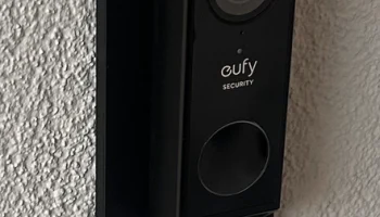 Рамка Gira E2 вкл. Крепление для дверного звонка Eufy Vi...