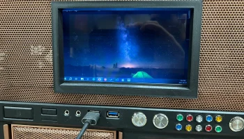 Встроенный экран для корпуса ПК 1