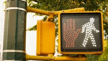 Пешеходный светофор Нью-Йорка 1