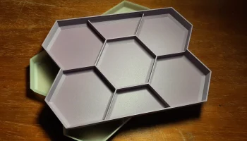 Штабелируемый HexTray в режиме вазы (шестигранники 60 мм)...