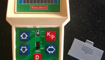 Крышка батарейного отсека Coleco Electronic Quarterback